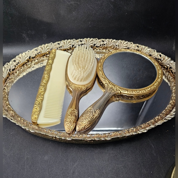 Elegant Gold Vanity Set with Mirror, Brush, and Comb - Picture 1 of 5